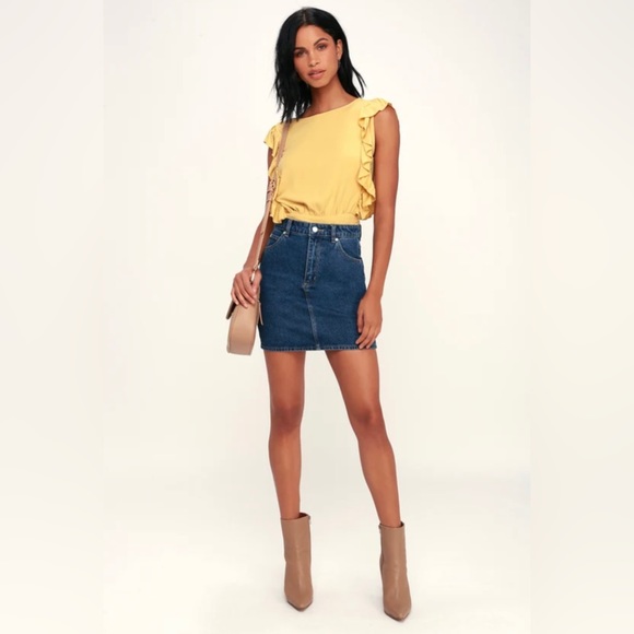 AMUSE SOCIETY Go West Pale Yellow Ruffled Backless Crop
Top - Picture 3 of 7